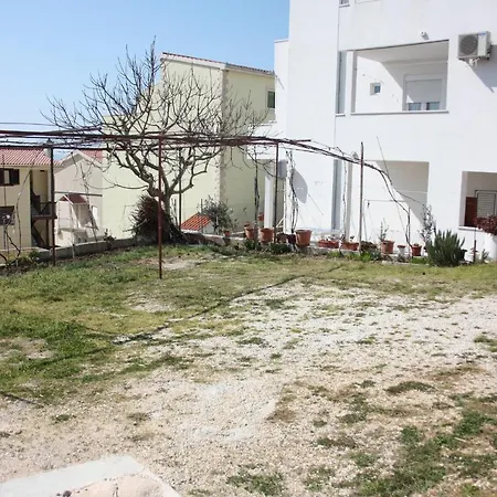 דירה Nemira 6070d